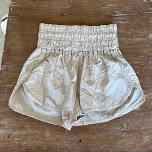 FREE PEOPLE Movement Way Home shorts size M medium cream off white beige